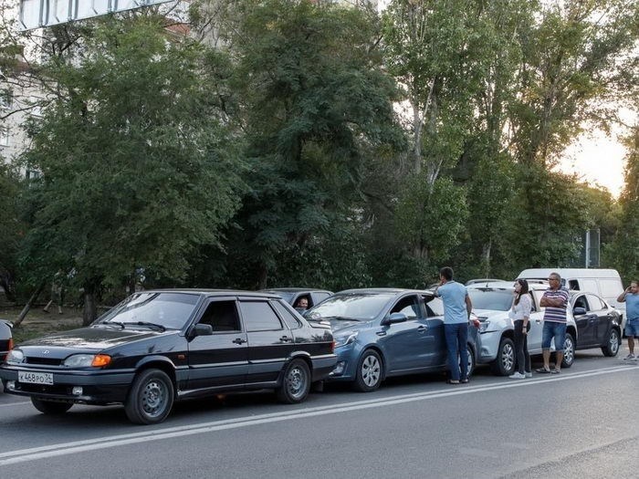 Соблюдайте дистанцию на дороге.