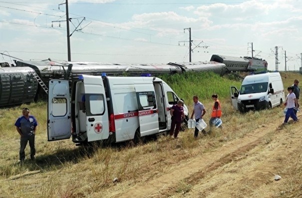 Число госпитализированных в результате аварии поезда под Волгоградом выросло до 55 человек